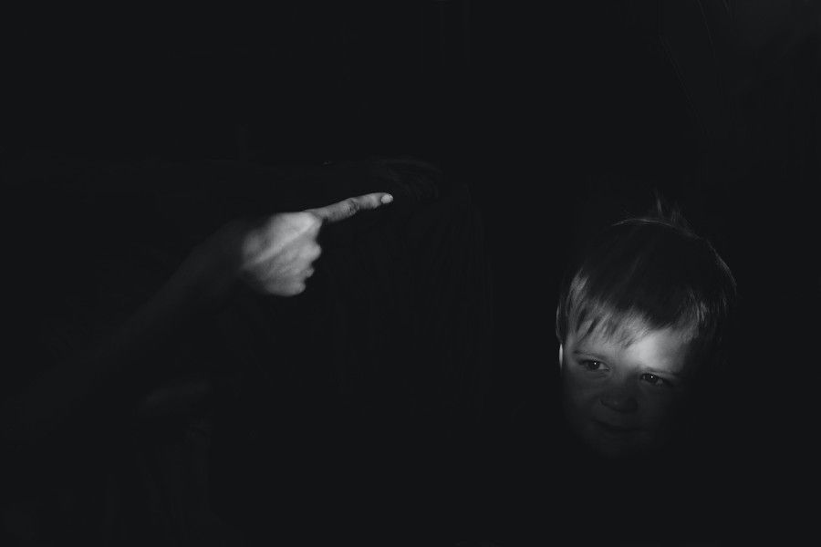 Acciones de apoyo contra el abuso infantil para combatirlo