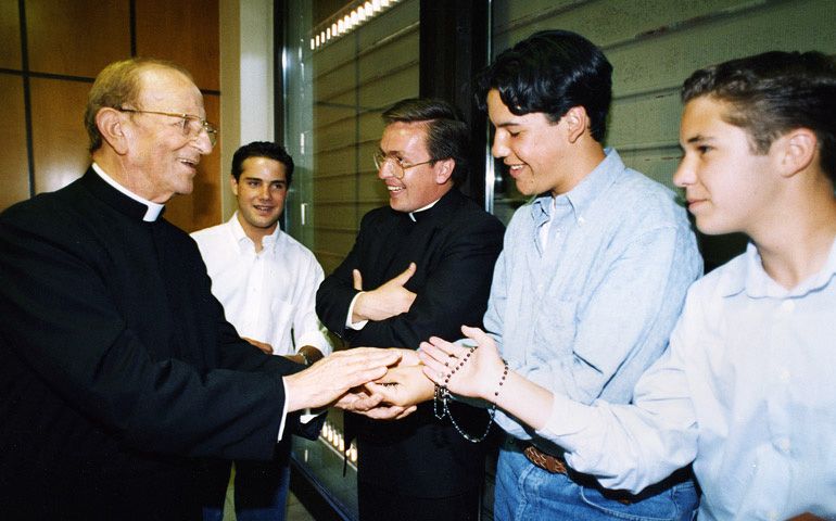 Marcial Maciel con menores
Creador: Alessia Giuliani 
Copyright: © Catholic Press Photo
